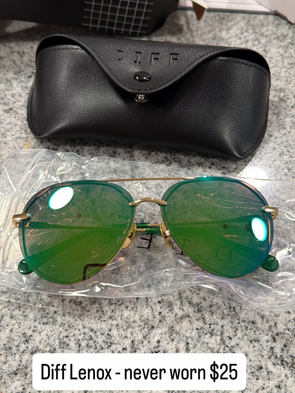 Diff Eyewear White and Black Boxed Sunglasses (Set of 3) - Picture 4 of 4